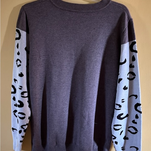 Grey Leopard medium sweater - Picture 2 of 2